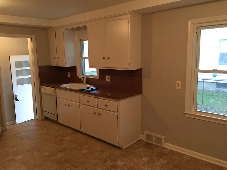 429 E Jarvis Ave — Photo 15