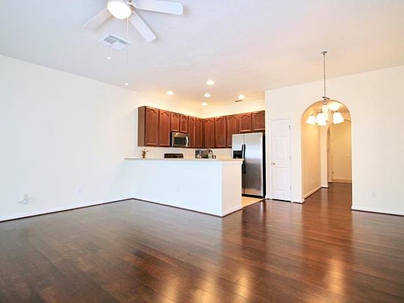 5th image of 10387 Park Commons Dr