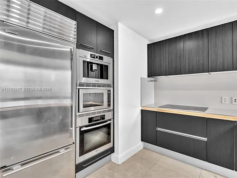17001 Collins Ave #CU-2106 — Photo 7