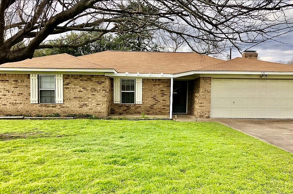 1st image of 524 Wesley Dr