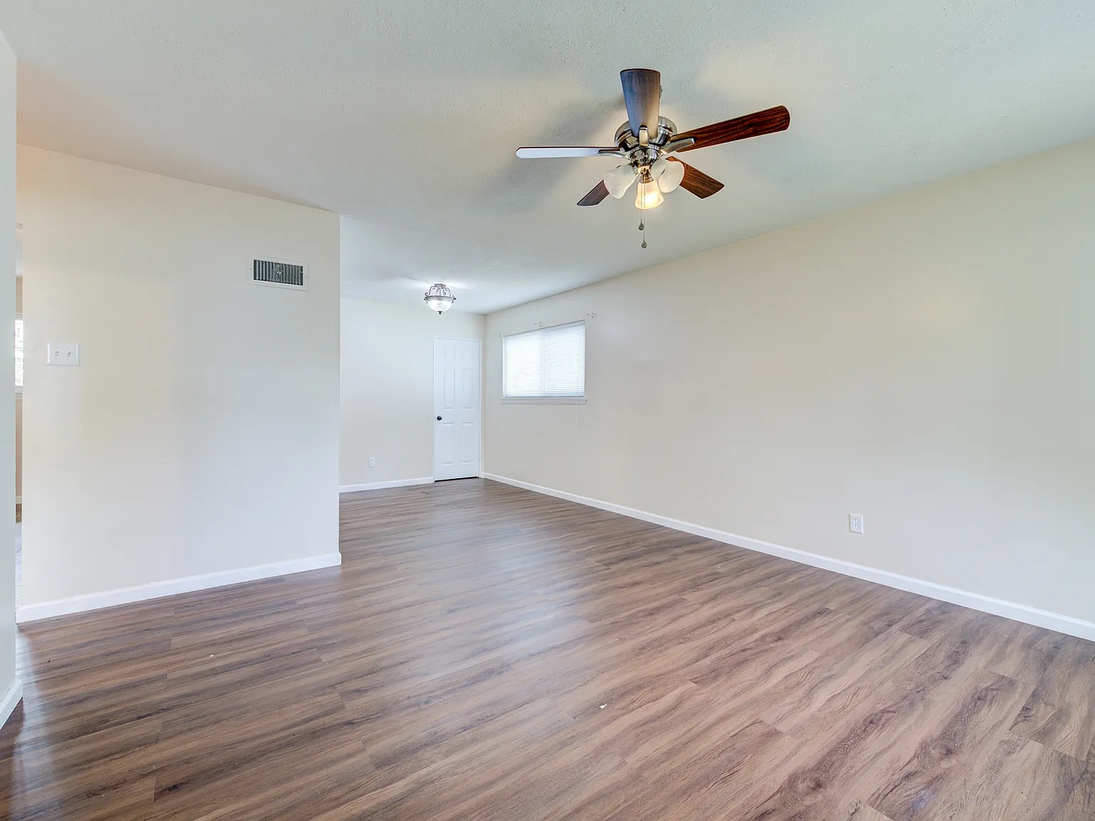 3 bed, 945 sqft, $1,500 — Photo 4