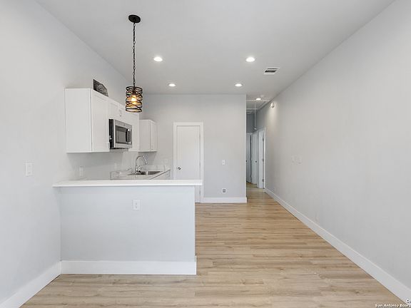 3rd image of 1623 Perez St