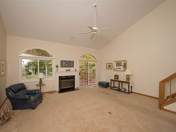 2nd image of 968 Rosewood Ct