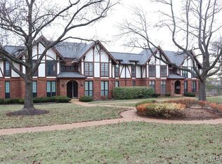 927 Claytonbrook Dr APT 3, Ballwin, MO 63011