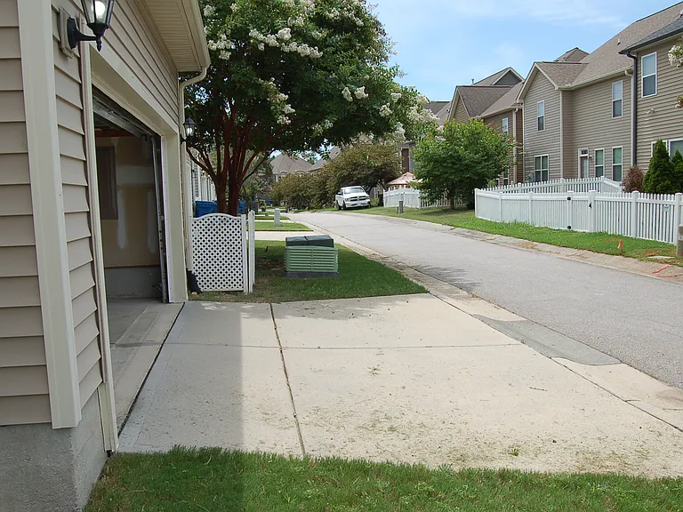 738 Keystone Park Dr — Photo 24