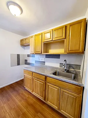 Rented by G Y B Realty Inc | media 4