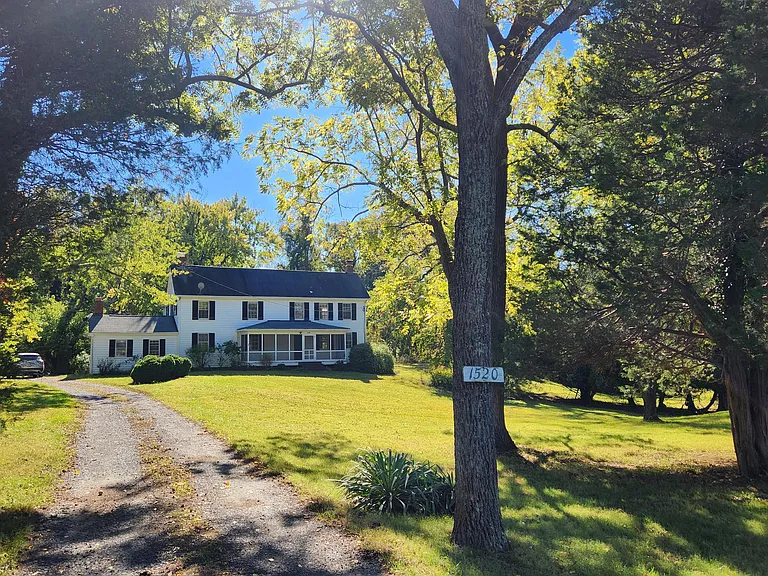 1520 Ridout Ln — Photo 1