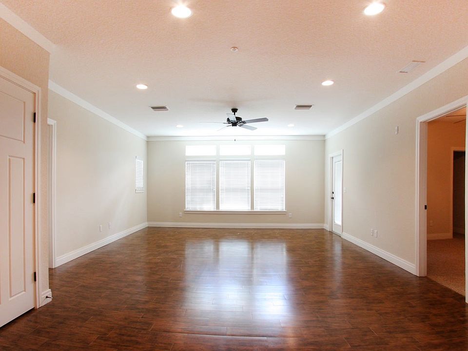 1st image of 1124 SW 1st Ave #205