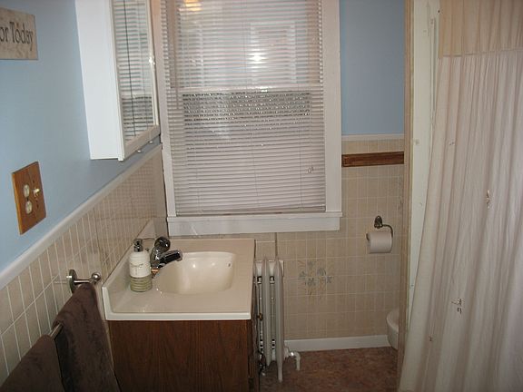 1st Floor Bath
