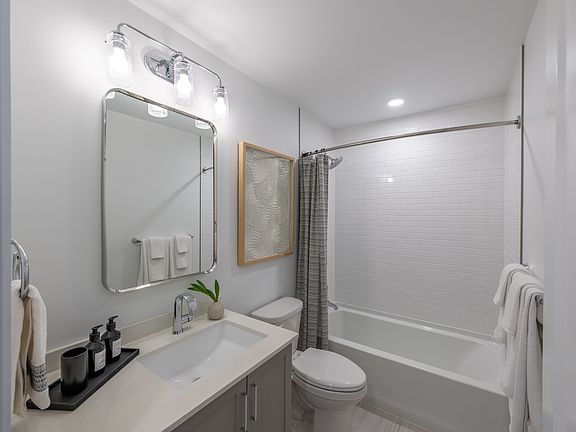 5th image of 2330 N Lincoln Park W #1102