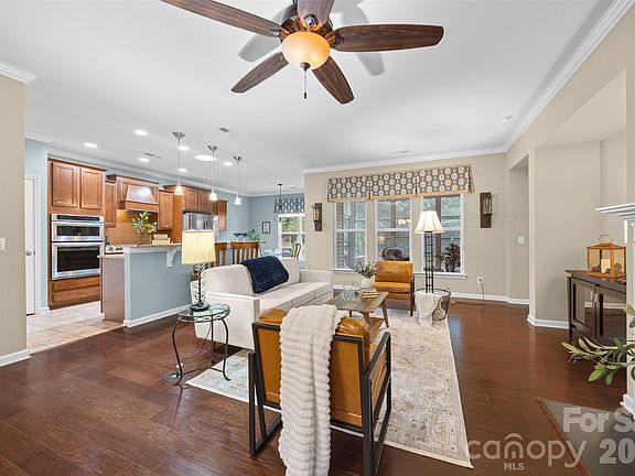 5th image of 1044 Orchid Ln