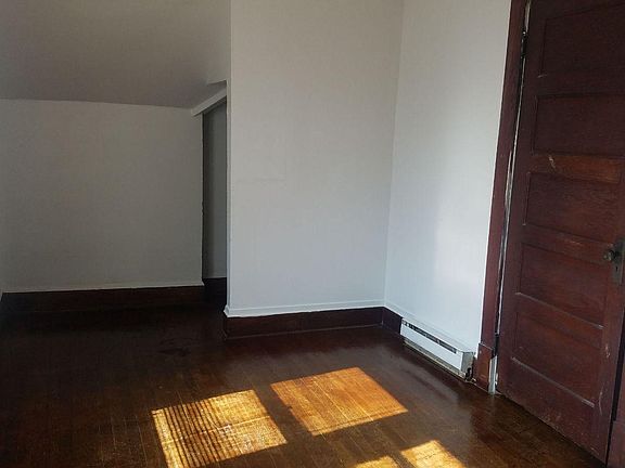 2nd image of 1522 Lee St E APT 5