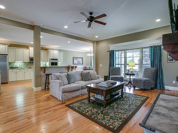 3rd image of 8112 Richpine Dr