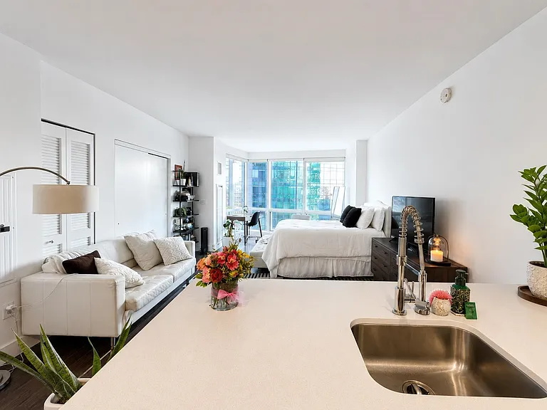 77 Hudson St #2401 — Photo 6