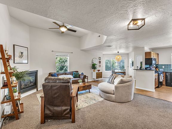 3rd image of 564 Sellwood Ct