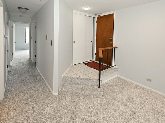 5th image of 928 Surrey Dr APT 2A
