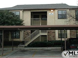 1720 Crest Point Dr, Arlington, TX 76012