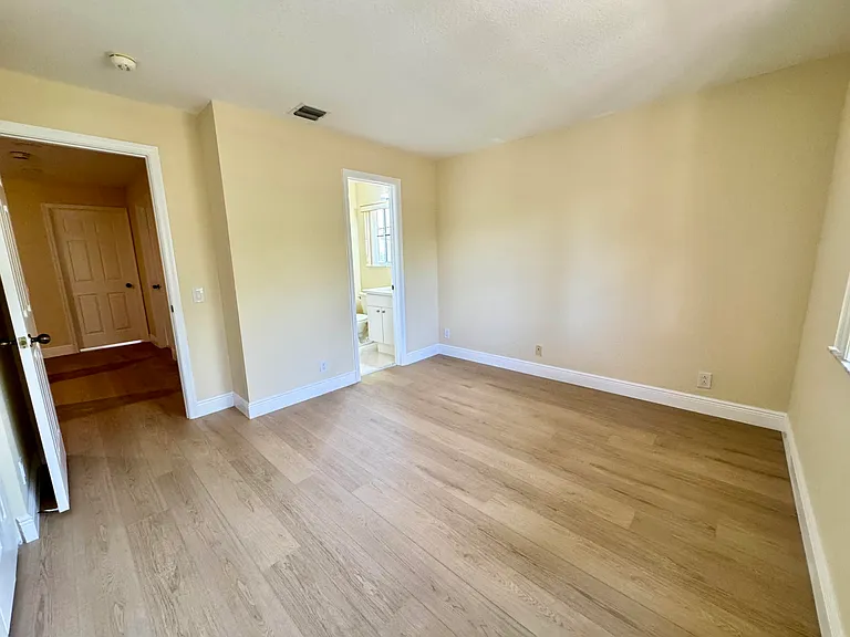 898 Tulip Cir — Photo 26