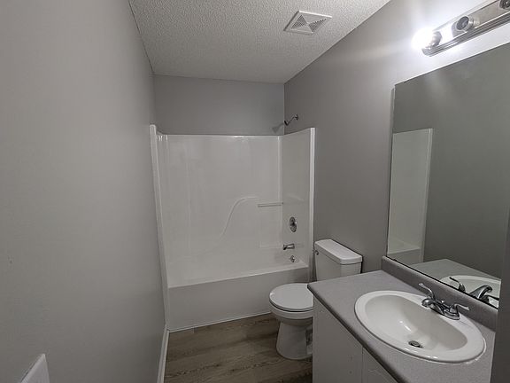 4th image of 971 Yale Ct