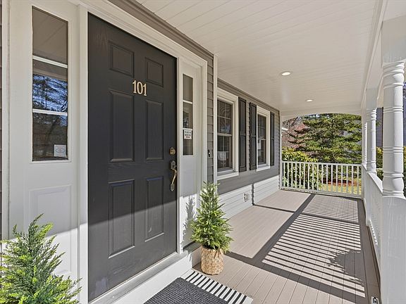 3rd image of 101 Barry Dr