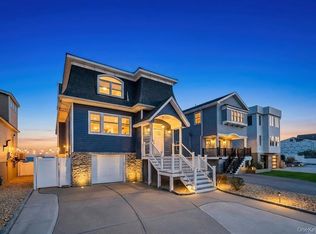 15 E Shore Dr, Babylon, NY 11702