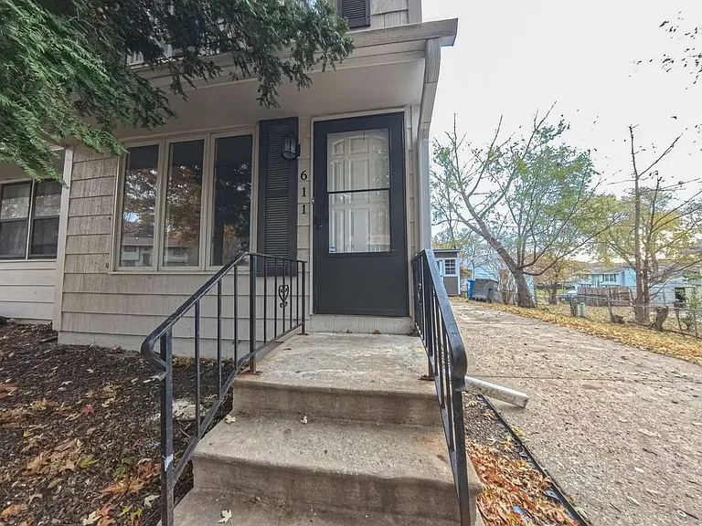 611 Hickory Hill Ln — Photo 1
