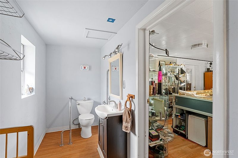 2nd image of 2523 Simpson Avenue