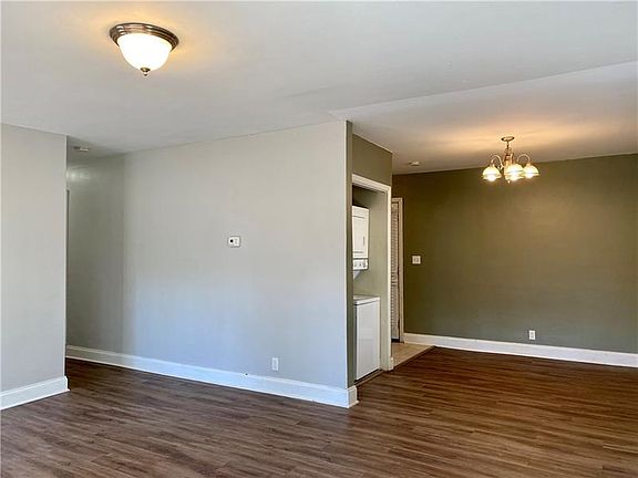 3rd image of 2211 Lilac Ln