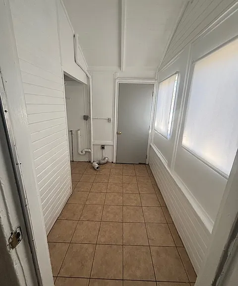 519 W Poplar St — Photo 4