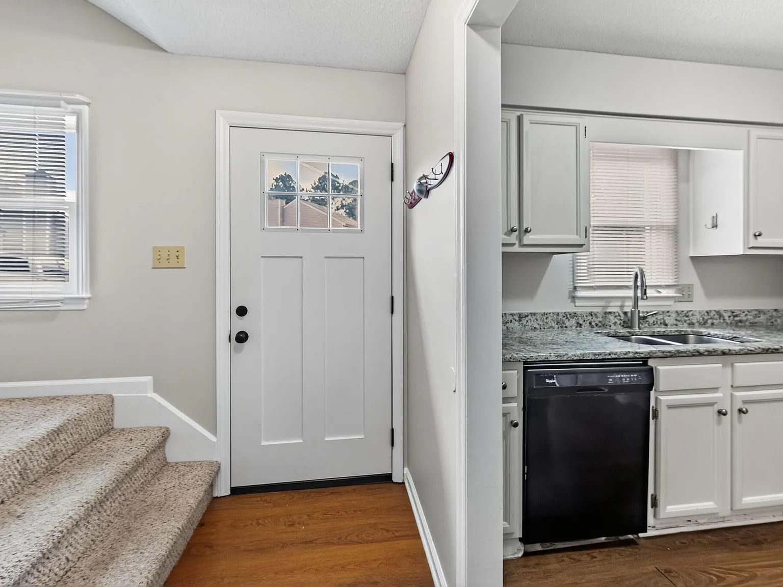 3 bed, 1924 sqft, $850 — Photo 4