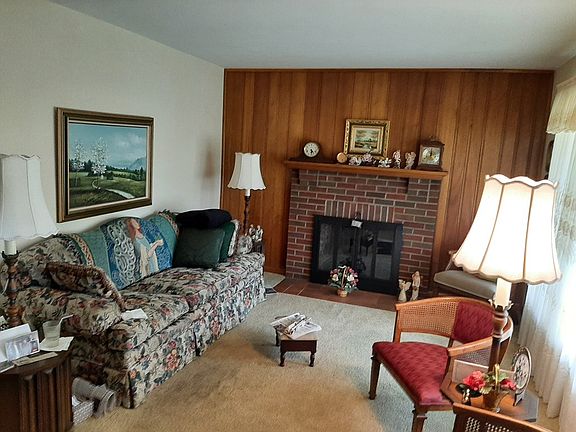 2nd image of 404 Rebecca St