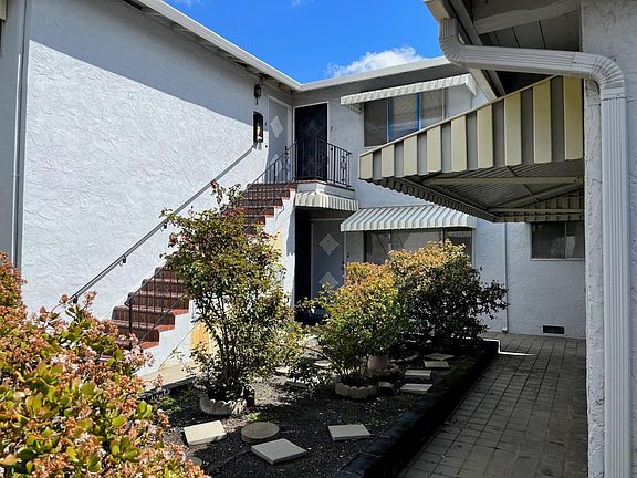 2nd image of 2835 Malabar Ave APT 2