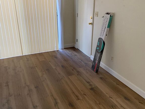 3rd image of 2000 Redwood Ave