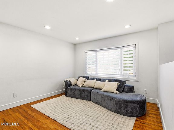 4th image of 202 Murray Street