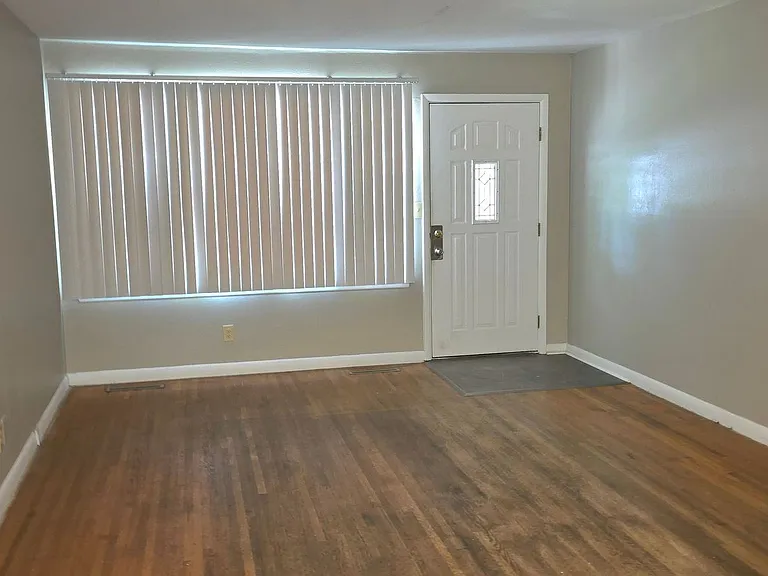 1441 S Barnes Ave — Photo 2