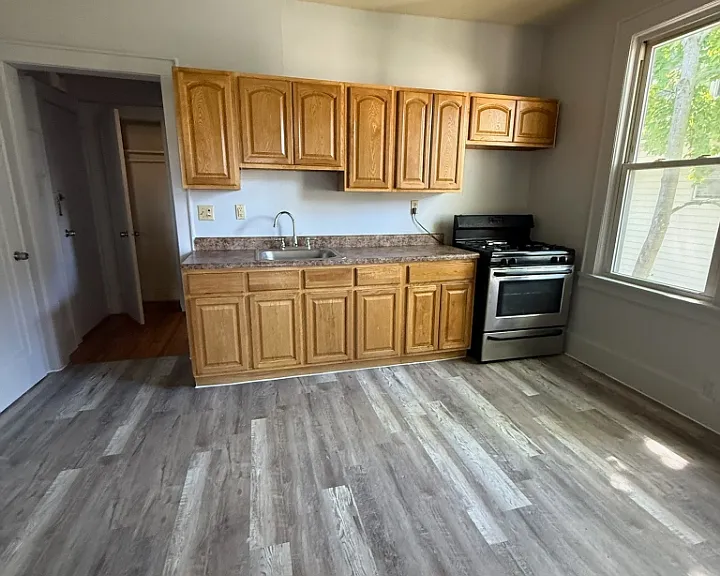 32 Kenmore Ave #R2 — Photo 1