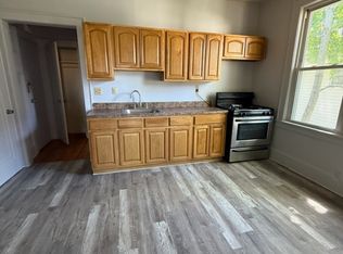 32 Kenmore Ave #R2, Newark, NJ 07106