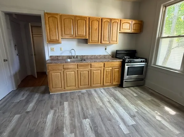 32 Kenmore Ave #R2, Newark, NJ 07106