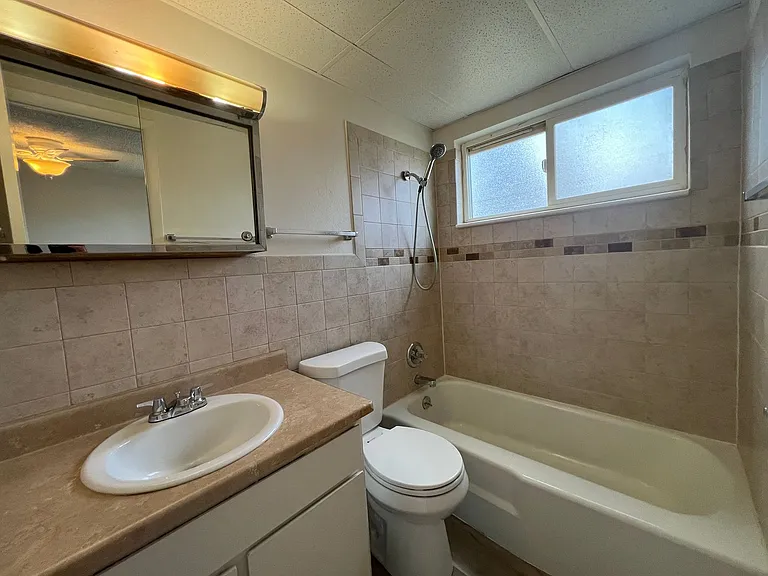 10th Street Square Apartments — Photo 28