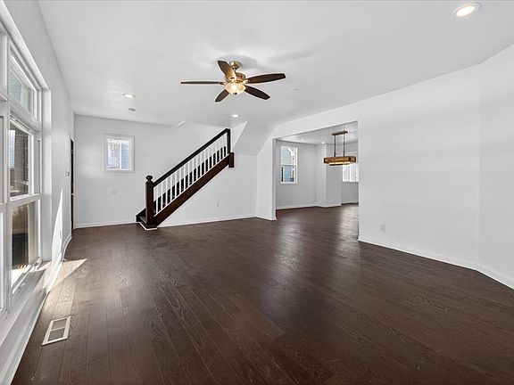 4th image of 2250 N Capitol Ave