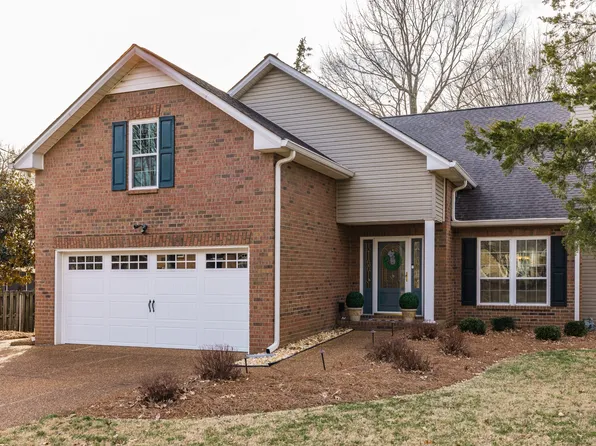 205 Lakeside Park Dr, Hendersonville, TN 37075
