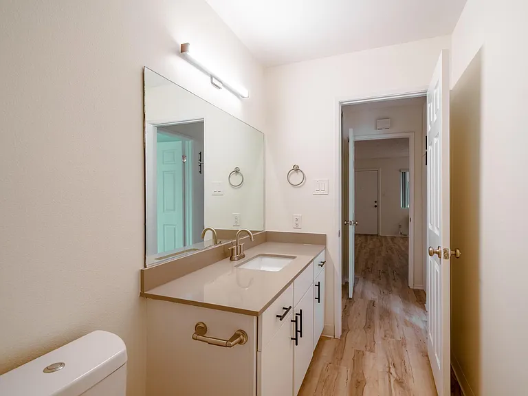 Tuscany Apartments — Photo 11