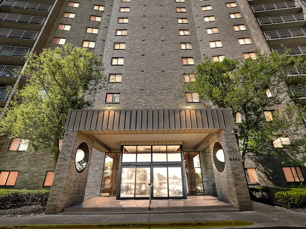 6340 Americana Dr APT 822, Willowbrook, IL 60527