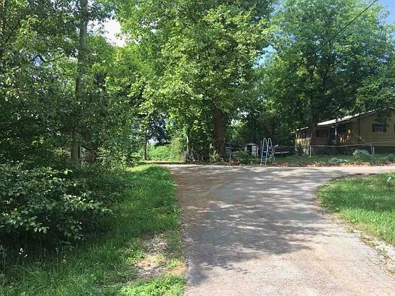 Exterior Neighborhood (street photo)