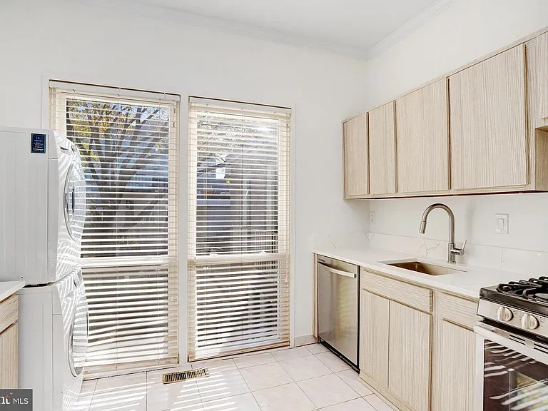 42 G St SW — Photo 10