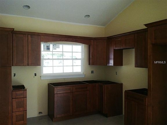 2nd image of 8830 Oak Cir