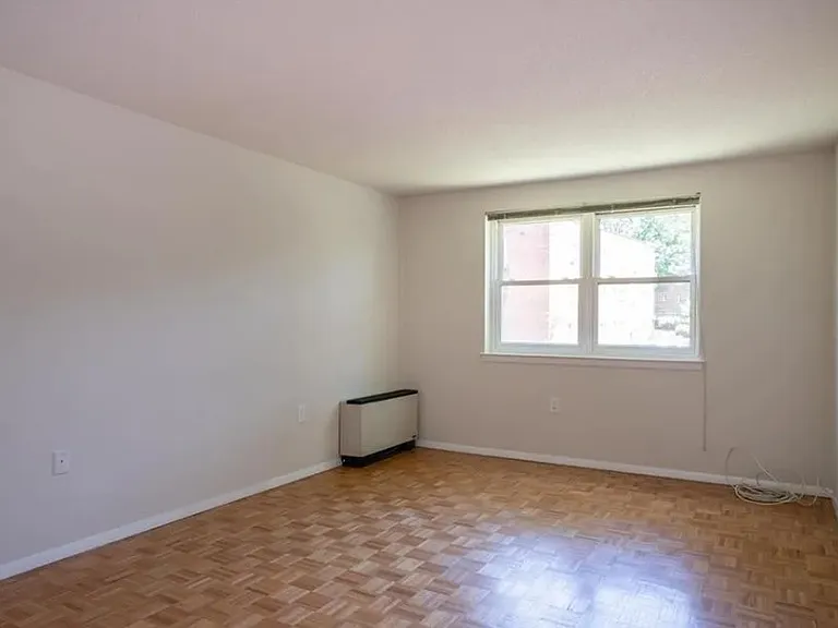 887 Farmington Ave #1E — Photo 13