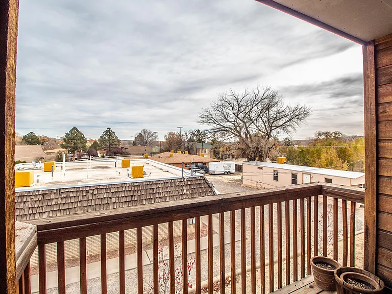 1005 E Navajo St — Photo 13
