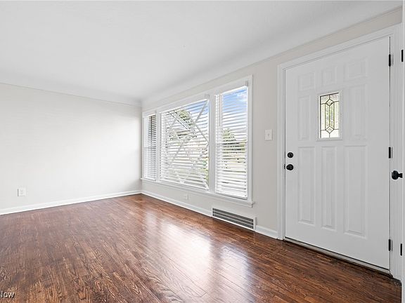 3rd image of 307 E 255th St