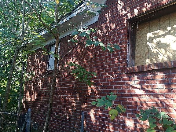 3rd image of 225 W Dison Ave